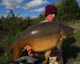 Ben Hutt with his biggest of the trip and his new French PB weighing 43lb 1oz from Crete Lakes.